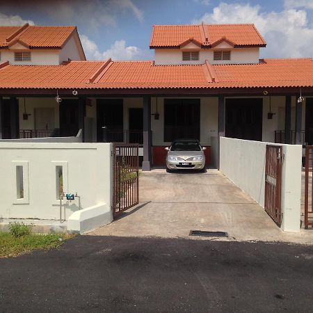 Teratakmuslim H'H Villa Malacca Екстериор снимка