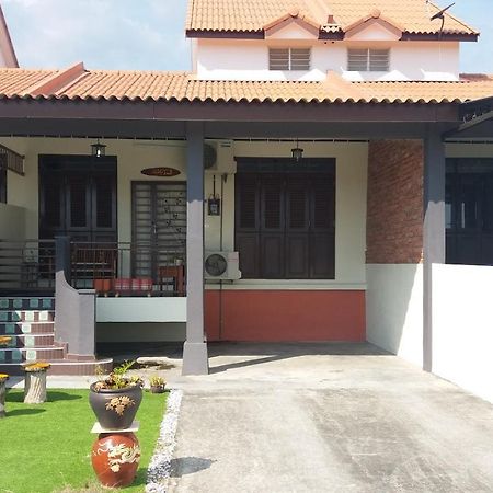Teratakmuslim H'H Villa Malacca Екстериор снимка