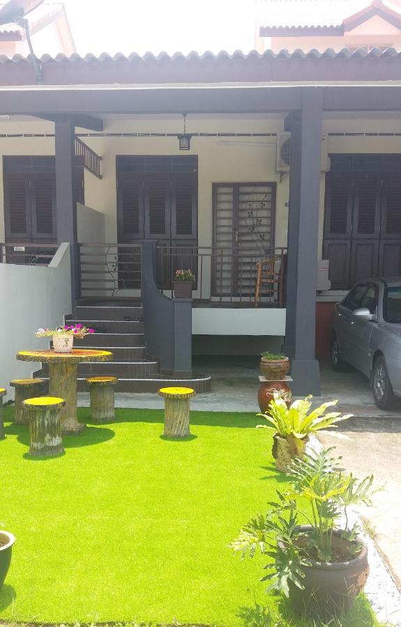 Teratakmuslim H'H Villa Malacca Екстериор снимка
